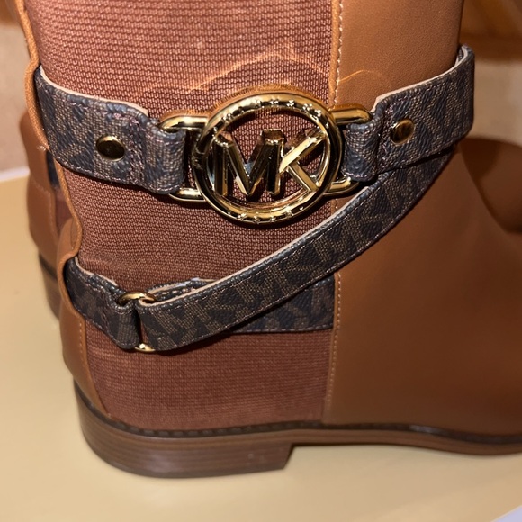 Michael Kors Women’s Rory Ankle Boot - Picture 5 of 11